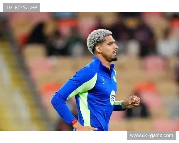 阿劳霍防线展现卓越领导力，引领团队突破困境